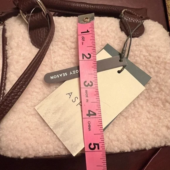 Aspen satchel bag cream Sherpa with brown faux leather trim with pouch NWT - Picture 9 of 12